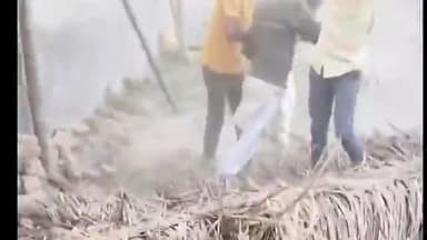 धनौरा: गजरौला के गांव चकनवाला में रास्ते के विवाद में जमकर चले लाठी-डंडे लाइव वीडियो हुआ वायरल पुलिस जांच में जुटी