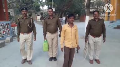 बेगूसराय: सिंघोल ओपी थाना की पुलिस ने सिंघोल गांव से 10 लीटर महुआ शराब के साथ एक आरोपी को गिरफ्तार कर भेजा जेल