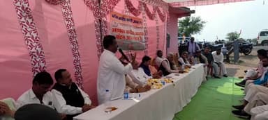 अंबा नगर ब्लॉक कांग्रेस कमेटी की मंडलम सेक्टर की बैठक को सुभाष बोहत एडवोकेट ने संबोधित किया ।