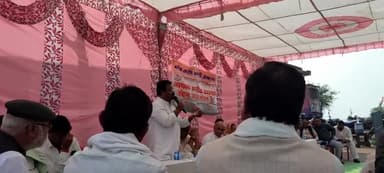 अम्बानगर ब्लॉक कांग्रेस कमेटी की बैठक को सुभाष बोहत एडबोकेट ने संबोधित किया 2018 में कांग्रेस टिकिट देने हेतु श्री कमल नाथ जी का आभार माना ।