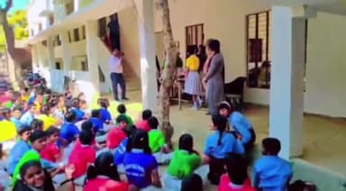 कोरांव: बचपन पब्लिक स्कूल कोरांव के बच्चों ने बनाए हर्बल रंग, हर्बल रंगों से होली खेलने ली शपत