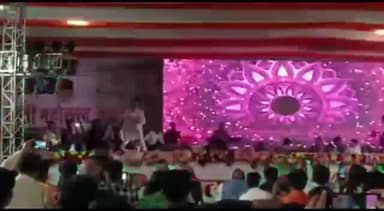 बस्ती: बस्ती महोत्सव में भोजपुरी स्टार रितेश पांडे के गानों पर देर रात तक झूमे दर्शक