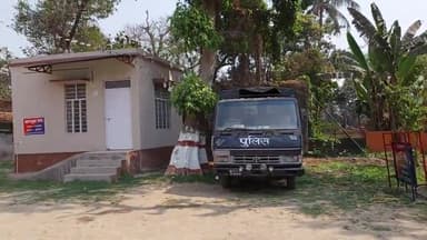 धमदाहा: मध्य टोला में छापेमारी कर धमदाहा पुलिस के भारी मात्रा में विदेशी शराब व बीयर के साथ एक कारोबारी को किया गिरफ्तार