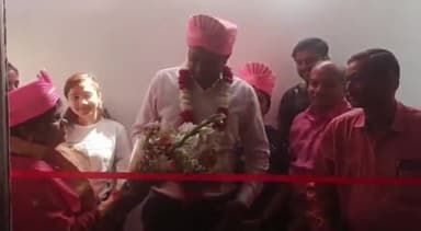 उन्नाव: मोती नगर स्थित बंधन बैंक के पास डिजिटल लाइब्रेरी का सीडीओ ऋषि राज ने फीता काटकर किया उद्घाटन