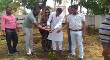 नटेरन: नगर परिषद शमशाबाद के अध्यक्ष व पार्षदों ने सीएम शिवराज के जन्मदिन पर किया पौधारोपण