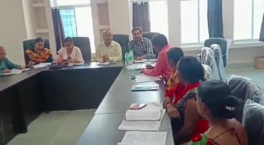 कोढ़ा: हसनगंज प्रखंड मुख्यालय सभागार में विकास मित्रों के लिए एक दिवसीय प्रखंड स्तरीय प्रशिक्षण शिविर का किया गया आयोजन