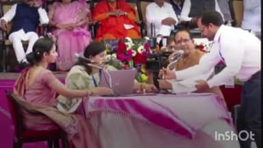 हुज़ूर: जंबूरी मैदान में सीएम शिवराज ने लाडली बहना योजना के तहत पहले फॉर्म को खुद से भरवाया