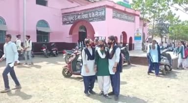 खुरई: खुरई के उत्कृष्ट विद्यालय के परीक्षा केंद्र में पीने के लिए पानी न मिलने से परीक्षार्थी हुए परेशान