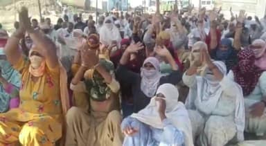 बहादुरगढ़: मांडोठी KMP टोल पर 61वें दिन भी जारी रहा धरना, किसान नेता रमेश दलाल ने कहा-मुआवजा बढ़ाने की प्रक्रिया कछुआ गति से चल रही