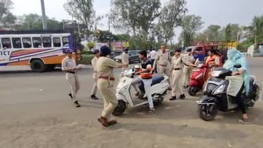 बैतूल नगर: नेहरूपार्क चौक पर महिला पुलिस अधिकारियों ने वाहन चेकिंग अभियान चलाकर की चालानी कार्रवाई