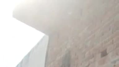 धनौरा: गजरौला तेवा फैक्ट्री के सामने नगरपालिका कर्मचारियों की लापरवाही से मकान को पहुंचा नुकसान, थाने में दी गई तहरीर