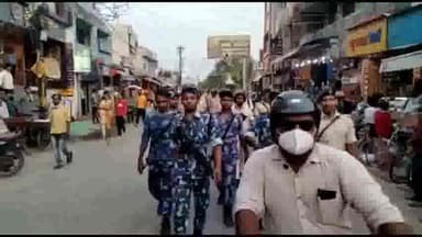 दरभंगा: लहरिया सराय पुलिस लाइन से होली शबे बरात शांतिपूर्ण बनाने के लिए निकाला गया पुलिस का फ्लैग मार्च