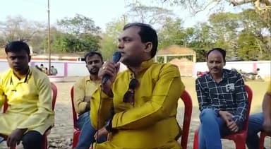 धनबाद जिला मंत्री अजय मंडल संबोधित करते हुए