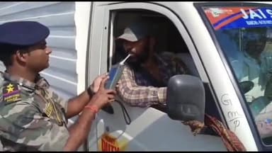 लोहरदगा: लोहरदगा में त्यौहार में शराब पीकर वाहन चलाने वालों के विरुद्ध होगी सीधी कार्रवाई, ब्रेथ एनालाइजर मशीन से हो रही जांच