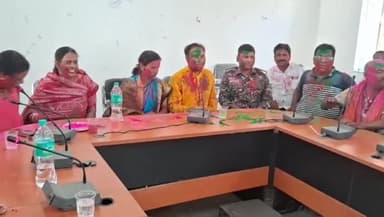 बगोदर: प्रखंड सभागार में होली मिलन समारोह का किया गया आयोजन