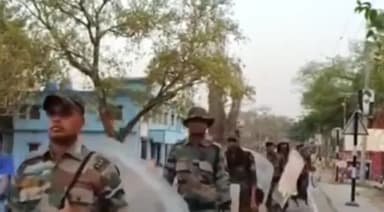 गोड्डा: महागामा में होली पर्व को देखते हुए निकाला गया फ्लैग मार्च, पुलिस ने विधि व्यवस्था का लिया जायजा