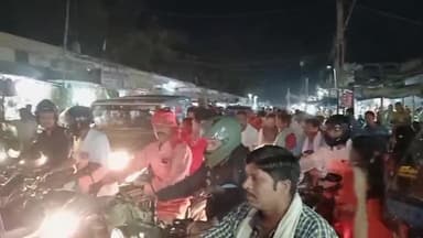 नेताजी चौक मानसी संध्या रोड पर जाम की स्थिति देखी गई वाहन तो वाहन है राहगीरों को पैदल चलना मुश्किल था!