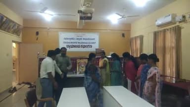 ಮುಂಡರಗಿ: ಪಟ್ಟಣದ ತಹಶೀಲ್ದಾರ್ ಕಾರ್ಯಾಲಯದಲ್ಲಿ ರೇಣುಕಾಚಾರ್ಯರ ಜಯಂತಿ ಆಚರಣೆ