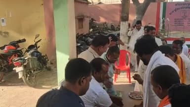 बख्तियारपुर: अंचलाधिकारी की मौजूदगी में बख्तियारपुर थाना परिसर में होली मिलन समारोह कार्यक्रम का हुआ आयोजन, एक दूसरे को दी गई बधाई