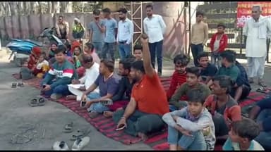 बीसलपुर: कोयला डिपो के विरोध में बीसलपुर में धरना प्रदर्शन शुरू, डिपो नहीं हटा तो मोहल्ले वासी नहीं मनाएंगे होली