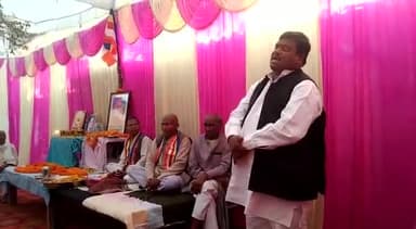 भदोही। सेवापुर कुकरौठी में समाजसेवी शीतला प्रसाद पटेल सत्यदेव मौर्य के घर पहुंचकर शोक संवेदना प्रकट की