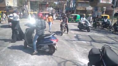 Double Fatak Ka Phool Khula Keval Paidal yatriyon ke liye