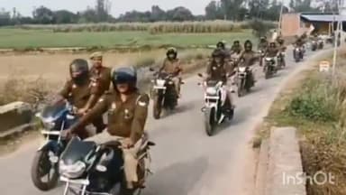 गोंडा: खरगूपुर थाना क्षेत्र में थानाध्यक्ष ने भारी पुलिस बल के साथ रूट मार्च कर सुरक्षा व्यवस्था का लिया जायजा