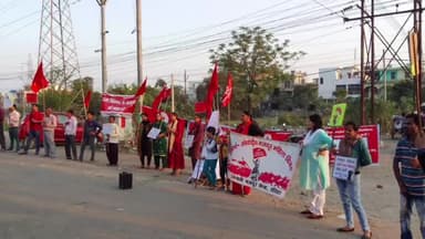 हरिद्वार: अंतर्राष्ट्रीय मजदूर महिला दिवस पर महिला विरोधी, पूंजीवादी व उपभोक्तावादी अश्लील संस्कृति का सिडकुल में किया गया दहन