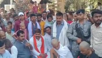 पटोरी: नवीन कुमार हत्याकांड के शोकाकुल परिवार से मिलने सैदपुर पहुंचे केंद्रीय गृह राज्य मंत्री नित्यानंद राय, बंधाया ढांढस