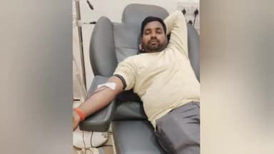 शिवपुरी चिकित्सालय पहुंचकर ग्राम गधाई  के व्यक्ति ने किया रक्तदान