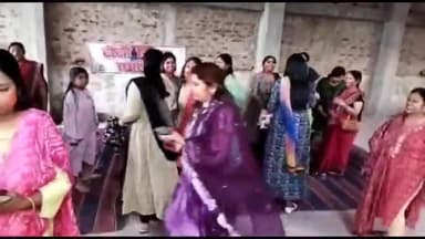 लोहरदगा: श्री राणी सती दादी मंदिर परिसर में मारवाड़ी समाज की महिला,पुरुष एवं बच्चों ने धूमधाम से होली मिलन समारोह किया आयोजित।