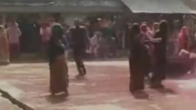 टोंक: जिला मुख्यालय के हीरा चौक पर मनाई गई होली, कड़ाही से रंग चुराने पर महिलाओं ने बरसाए कोड़े