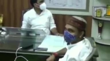 देवसर: देवसर विधायक ने अपने निज निवास बरगवां में स्थित कार्यालय में जनसंवाद कार्यक्रम के दौरान क्षेत्रीय लोगो की सुनी समस्याएं