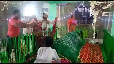 दरभंगा: दरभंगा dps के पास शबे बरात  के मौके पर मस्जिद कब्रिस्तान एवं ईदगाह को सजा दिया किया  इबादत