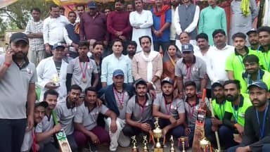 अजयगढ़: छोटी फील्ड में अजयगढ ने देवगांव को हराकर जीता विधायक कप, कैबिनेट मंत्री व नगर परिषद अध्यक्ष सहित SDM रहे उपस्थित