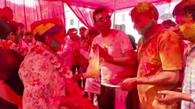 दौसा: महिला एवं बाल विकास मंत्री ममता भूपेश के निवास पर होली महोत्सव कार्यक्रम हुआ आयोजित, बड़ी संख्या में पहुंचे लोग