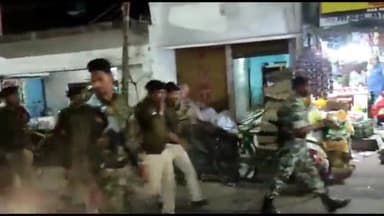 तेघरा: होली में असामाजिक तत्वों पर नकेल कसने के लिए तेघरा अनुमंडल पुलिस पदाधिकारी के नेतृत्व में निकाला गया फ्लैग मार्च