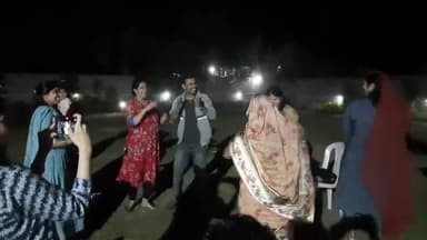 मित्र मंडली के साथ मनाई होली