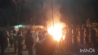 नरकटिया: बनकटवा व छोड़ादानो क्षेत्र में रंगों का पर्व होली का होलिका दहन से हुई शुरुआत, लोगों ने जलाया समद