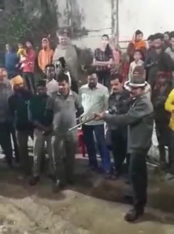 सिरोंज: गणेश की अथाई पर बंदूक से फायर कर जलाई गई होली, नवाबी दौर से चली आ रही है परंपरा