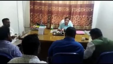 लोहरदगा: लोहरदगा कांग्रेस कार्यकर्ताओं की समस्या को ले जिला पशुपालन पदाधिकारी से विधायक प्रतिनिधि निशीथ जायसवाल ने की मुलाकात