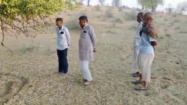 बाड़मेर: बाड़मेर जिले के भुरटियागांव में अज्ञात कारणों से पशु बाड़े में लगी आग गनीमत रही बड़ा हादसा टला