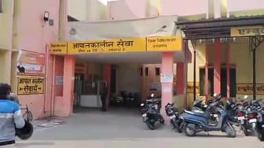 मुरादाबाद: पंडितनगले के अंबेडकर पार्क में बैठे हुए छात्र को अचानक से पीछे से आकर बंदर ने काटा, छात्र हुआ घायल