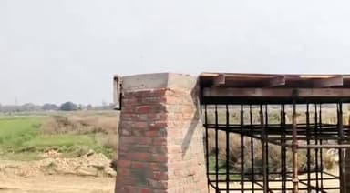 भदोही: भदोही से जौनपुर को जोड़ने आकोपुर मे वरुणा नदी पर निर्माणधीन पुल की सटरीग गिरने की तीन सदस्यीय टीम करेगी जांच