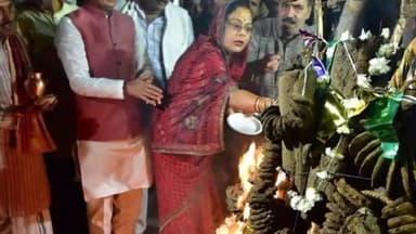 हुज़ूर: रोशनपुरा चौराहे पर मुख्यमंत्री शिवराज सिंह चौहान ने अपनी पत्नी के साथ होलिका का किया पूजन