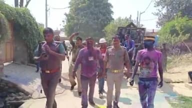 शाहजहांपुर: कांट में होली के अवसर पर धूमधाम से निकाला गया परंपरागत लाटसाहब का जुलूस, पुलिस बल के साथ थाना अध्यक्ष रहे मौजूद