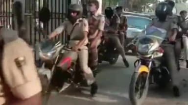 पालीगंज: पालीगंज के नगर बाजार में होली पर्व को देखते हुए पुलिस के द्वारा निकाला गया फ्लैग मार्च