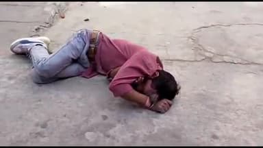 धनौरा: गजरौला रेलवे स्टेशन रोड स्थित माल गोदाम के पास बेहोशी की हालत में पड़ा मिला युवक, वीडियो हो रहा वायरल