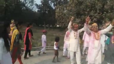 कुढ़नी: गोरिहारी में वरशाना-मथुरा के तर्ज़ पर मनाया गया होली मिलन समारोह