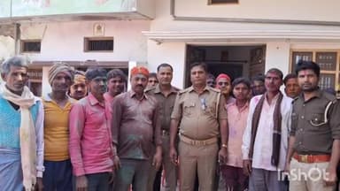 मिहींपुरवा: मोतीपुर थाने की पुलिस ने ग्रामीणों के साथ अबीर गुलाल लगाकर खेली होली